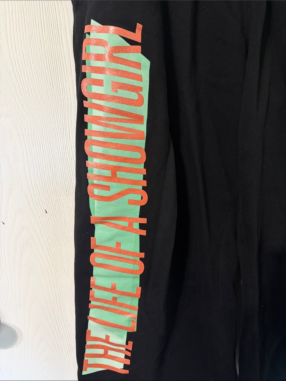 The Life of a Showgirl Tracklist Black Sweatpants Like New Size Large - Picture 6 of 10